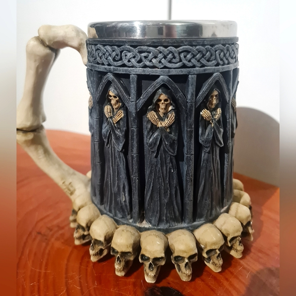 Gothic Skull and Skeleton Tankard Mug